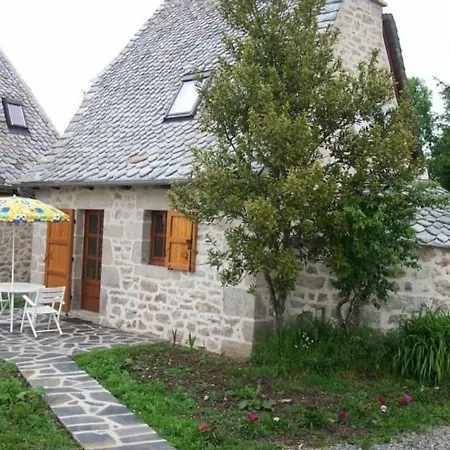 De Caractere Avec Terrasse Et Jardin Dans La Chataigneraie Cantalienne - Fr-1-742-14 Leucamp
