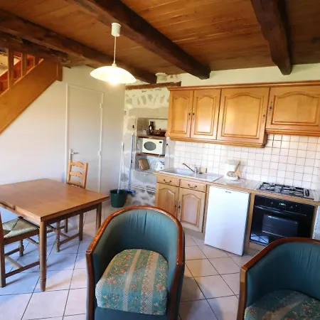 Holiday home De Caractere Avec Terrasse Et Jardin Dans La Chataigneraie Cantalienne - Fr-1-742-14 *