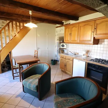 De Caractere Avec Terrasse Et Jardin Dans La Chataigneraie Cantalienne - Fr-1-742-14 Holiday home Leucamp