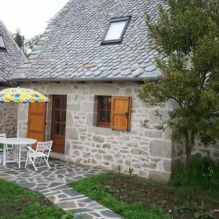 De Caractere Avec Terrasse Et Jardin Dans La Chataigneraie Cantalienne - Fr-1-742-14 Holiday home Leucamp